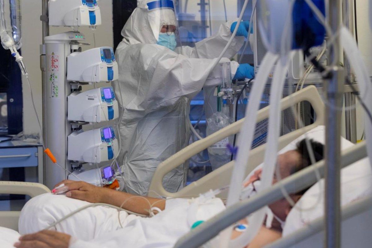 Paciente con covid-19 ingresado en una unidad de Cuidados Intensivos (UCI). (Foto: DM).